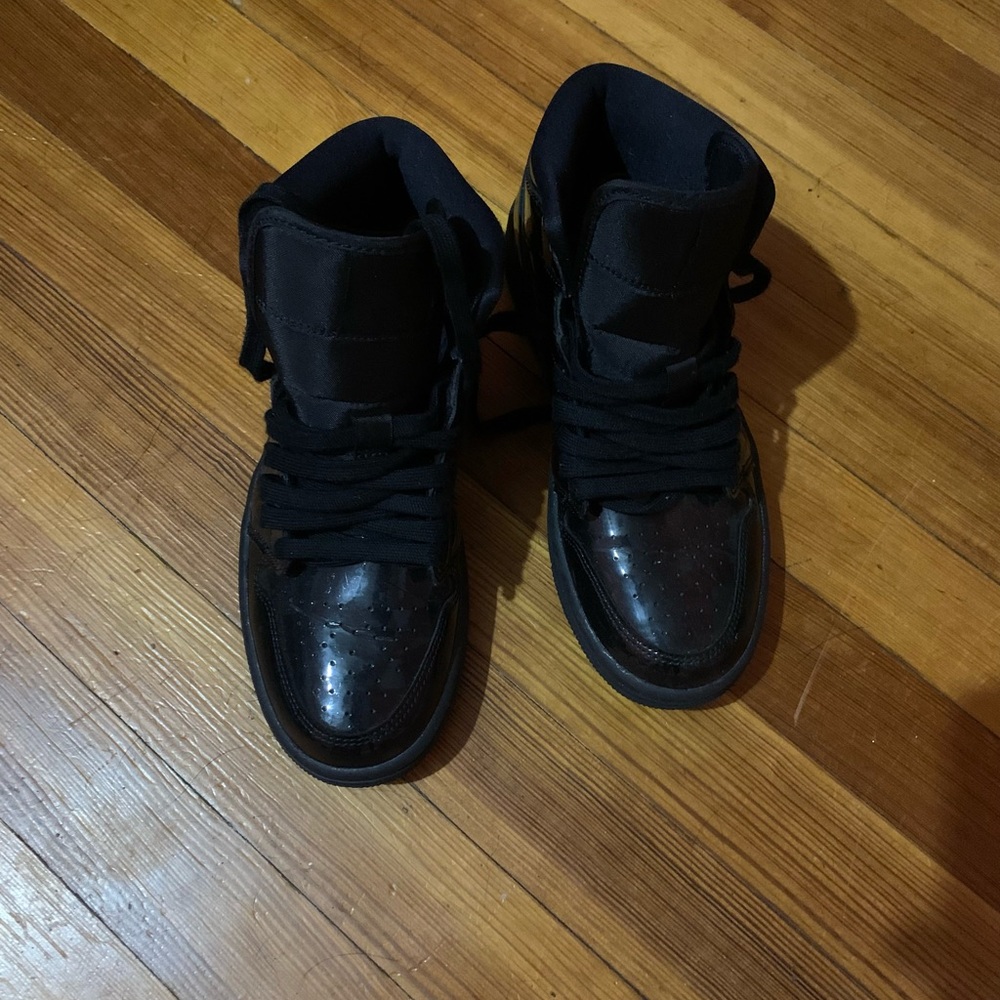 Womens WMNS Air Jordan 1 Mid Basketball Sneakers
